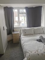 B&B Barking - Deluxe Double Room Cosy and Comfortable FFDBL7 - Bed and Breakfast Barking