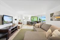 B&B Brisbane - Lovely 3-Bed with Alfresco Dining by Amenities - Bed and Breakfast Brisbane