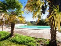 B&B Pomport - Warm Mansion with Swimming Pool in Sigoul s - Bed and Breakfast Pomport