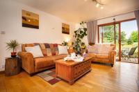 5-Bed Highland Lodge - NC500 - Sleeps 10 - B&B Alness