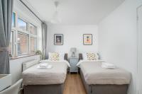 B&B Woodford Green - Gorgeous flat In London on Central Line for Tourists, Contractors, Business Travellers - Bed and Breakfast Woodford Green
