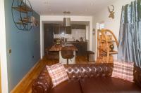 B&B Carbost - Luxury 3 Bedroom Cottage With Stunning Views Near Fairy Pools! - Bed and Breakfast Carbost