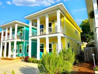 Walk Downtown, Private Parking, Short Drive to Beach & NAS - B&B