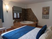 Doppelzimmer mit Whirlpool-Badewanne