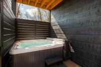 NEW Modern Cabin 1 mi to Pkwy Pool Hot Tub - Ferienwohnung Pigeon Forge