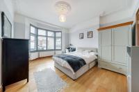 B&B London - London City Large Two Bedroom Apartment - Bed and Breakfast London