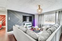 Hot Tub A Time to Remember Home in Tobyhanna! - Bed and Breakfast