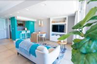Modern Jewel Beachfront Isla Verde - B&B San Juan