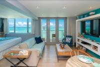 Enchanted Honeymoon Isla Verde Beachfront - B&B