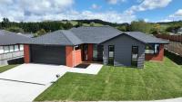 Brand New House with 5 bedroom and 3 full bathroom - B&B Rotorua