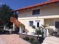 Leiner Apartman - B&B