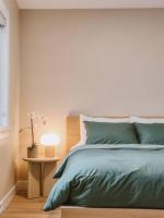 B&B New Westminster - Tranquil Japandi Retreat: Cozy Oasis - Bed and Breakfast New Westminster