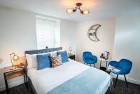 B&B Whitehaven - Kings Arms Suites - Deluxe Room - En-Suite - Self Check In - Bed and Breakfast Whitehaven