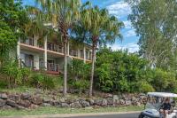 Haven on Hamilton Island -private apartment with views & buggy Fully Renovated in 2023 - Bed and Breakfast