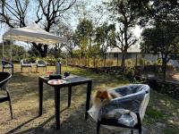 B&B Dehradun - LUXE 2BR Pet-Friendly Farmhouse with PVT Garden - Bed and Breakfast Dehradun