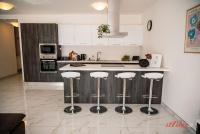 Appartement 2 Chambres avec Cuisine et Piscine Commune