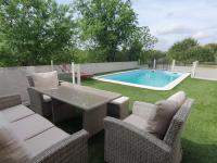 Villa sans vis-à-vis avec vue et piscine située entre Nîmes et Montpellier, à 20 minutes des plages - Chambres d'hôtes Aigues-Vives
