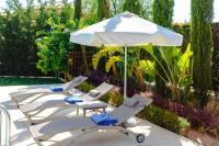 Luxury Central Villa AJ04 with Private Heated Pool & Jacuzzi, Services Inc, Aphrodite Hills Resort - B&B Kouklia