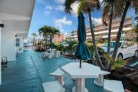 Sunset Beach Suites at Madeira Beach! Steps to Beach & Restaurants! - Suite 10 - B&B St. Pete Beach