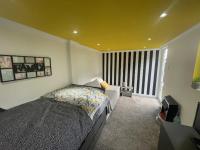 Single Room near Heathrow Windsor Legoland & Free Parking Onsite - B&B Burnham