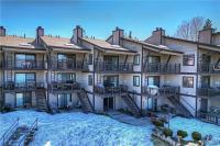 Lakehouse Retreat - Community Pool, Lake Views and Walk to Village! - B&B
