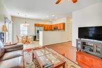 Cozy Greensboro Townhome with Community Pool and Grill - B&B Greensboro