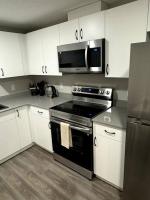 Private Luxury Suite Near West Edmonton Mall - Ferienwohnung Edmonton