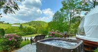 Luxury Glamping Domes,Hot Tub, Mountain views, Winery - Chambres d’hôtes Banner Elk