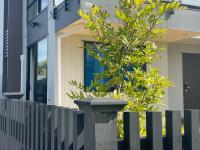 Modern French Retro Townhouse in Sandringham, Close to City, Heat Pumps, Netfilx - B&B