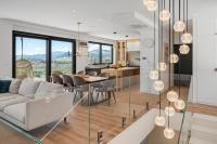 New! Villa Sunset Split overviewing Split and Podstrana bay - B&B Strašnik