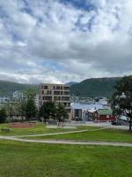 Luxury Apartment Downtown Tromsø with 2 Bathrooms 2 Bedrooms and Parking - Ferienwohnung Tromsø
