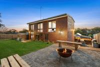 Beachside Weekender Retreat with Spa sleeps 11-13 - B&B