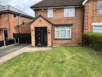 Impeccable 3-Bed House in Walsall - B&B