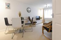 Air Maison - Whyke Haven Modern Apartment with Private Parking - Bed and Breakfast Chichester
