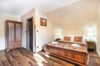 Zimmer mit Kingsize-Bett