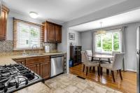 Gorgeous 2 Queen Bedroom Apartment in North Buffalo with 70 inch TV - B&B Buffalo