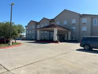 B&B Brownsville - Deluxe 6 Inn & Suites - Bed and Breakfast Brownsville