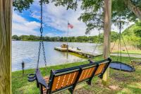 Private and Picturesque Escape on Lake Henry! - B&B
