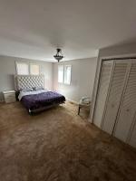 B&B Pickering - Beautiful Private Room Near Restaurants Shopping and Transit 1 - Bed and Breakfast Pickering