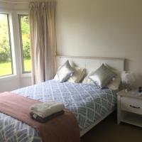 Zimmer mit Queensize-Bett und Gemeinschaftsbad