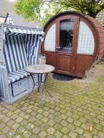 Für Alleinreisende-1 Person- Single Room- Rustikales freistehendes Mini Holzfass zum Schlafen, mit angrenzendem Badezimmer! - Ferienwohnung