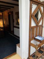 Captain's Nook, Luxurious Victorian Apartment with Four Poster Bed and Private Parking only 8 minutes walk to the Historic Harbour - Bed and Breakfast