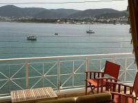Beachfront Maissonette Porto Rafti - B&B