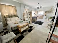 Xrysa's Central City Apartment - Ferienwohnung