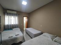 Churrasqueira e Casa privativa, Acesse os 2 quartos com 2 ar e banheiros se reservar 4 ou mais hóspedes, até 6 camas e tem pátio, roupa de cama, portão eletrônico e Desconta duração! Entrada padrão 15h adiante, inclusive à noite - Projeto Suíte Sorriso - B&B Sorriso