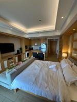 Chic Stay, McKinley BGC, Next to Venice Mall, Facing Venice Grand Canal with Xbox Series X & 320 MBPS - B&B