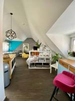 Light flow stylish attic house. m. balcony - B&B