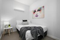 2 Bedroom 1 Bathroom Apartment on level 13 with Parking - Albert Park and Bay Views