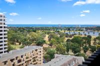2 Bedroom 1 Bathroom Apartment on level 13 with Parking - Albert Park and Bay Views
