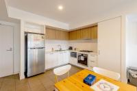 Walk to Central Market Parking GYM&POOL City View - Bed and Breakfast Adelaide